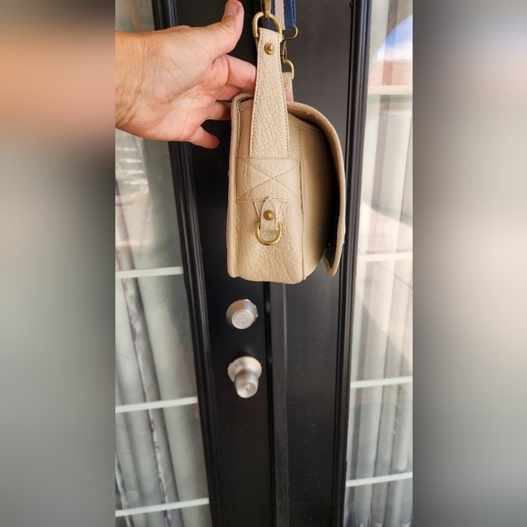 Vintage Dooney & Bourke-All Weather Leather Teton Saddle Bag - Picture 3 of 8